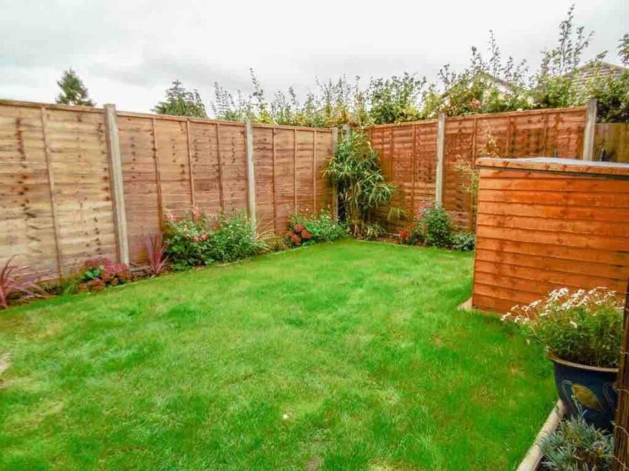 Spacious 4 Bed Rooms, Parking, Garden And Near Parks, Beaches And University Bournemouth Esterno foto