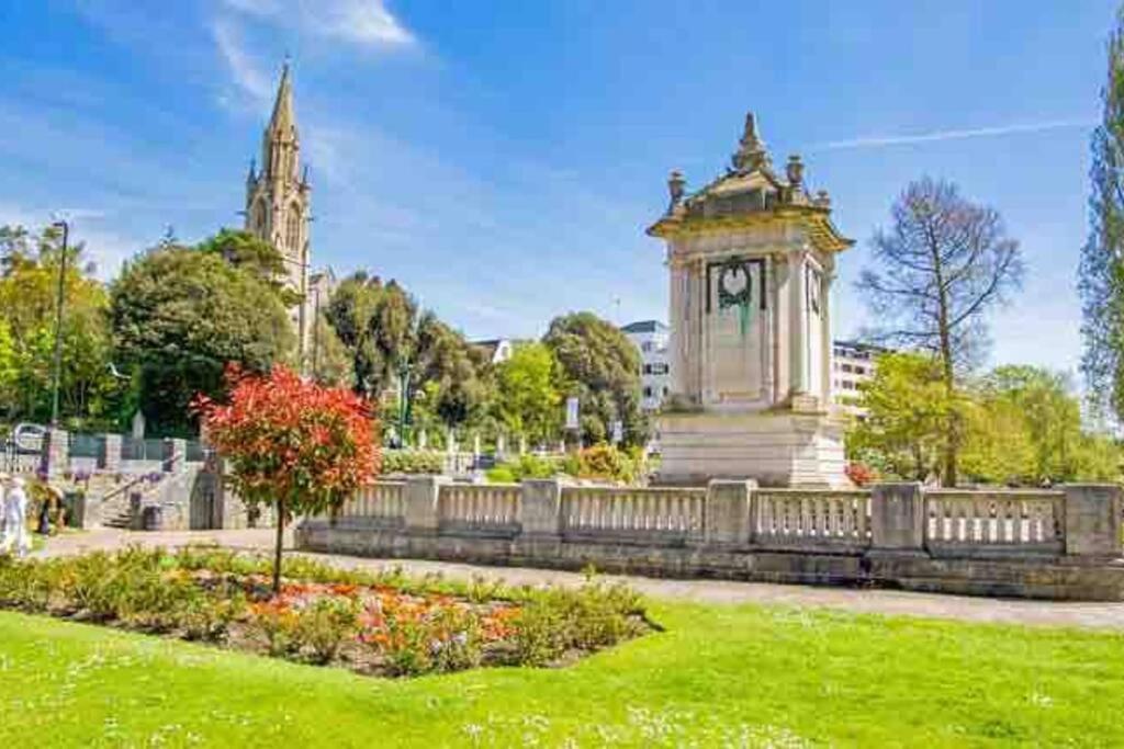 Spacious 4 Bed Rooms, Parking, Garden And Near Parks, Beaches And University Bournemouth Esterno foto