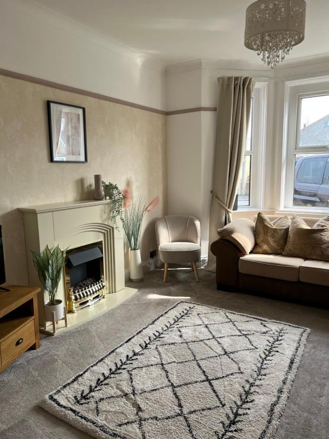 Spacious 4 Bed Rooms, Parking, Garden And Near Parks, Beaches And University Bournemouth Esterno foto